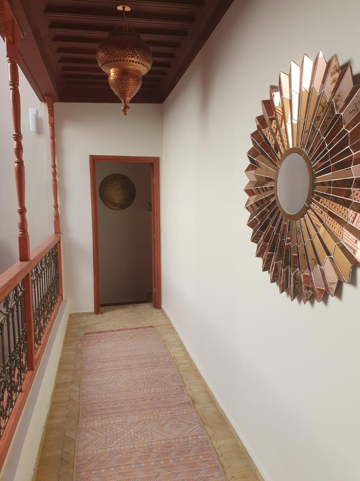 Le Singe Rose Bed & Breakfast Marrakesh Bagian luar foto