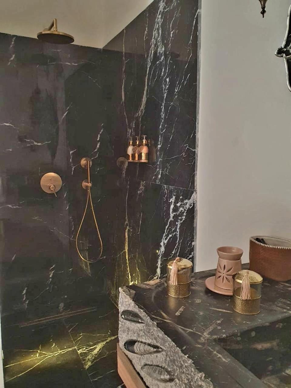 Le Singe Rose Bed & Breakfast Marrakesh Bagian luar foto