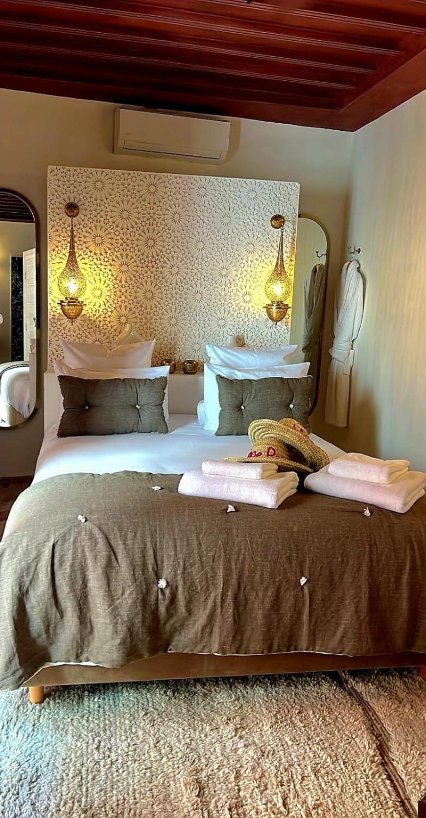 Le Singe Rose Bed & Breakfast Marrakesh Bagian luar foto