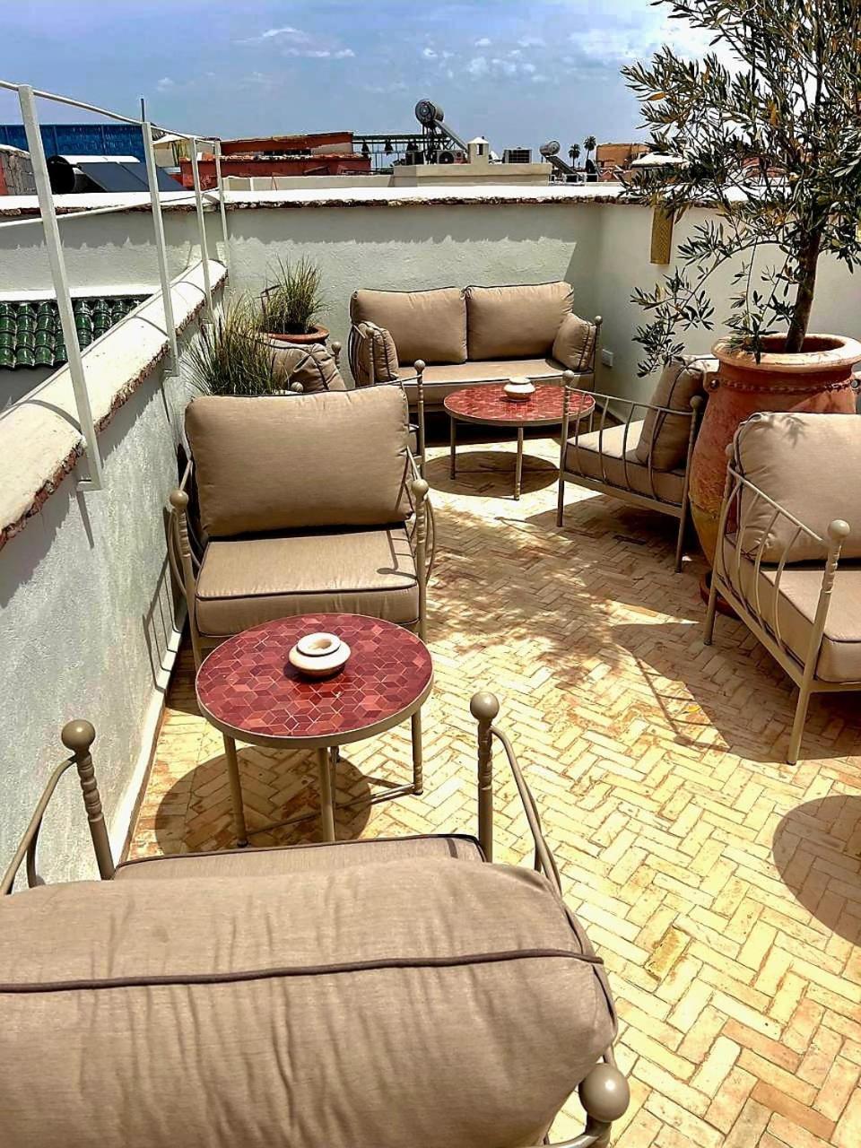 Le Singe Rose Bed & Breakfast Marrakesh Bagian luar foto