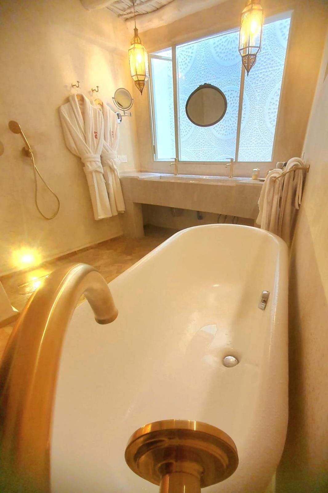 Le Singe Rose Bed & Breakfast Marrakesh Bagian luar foto