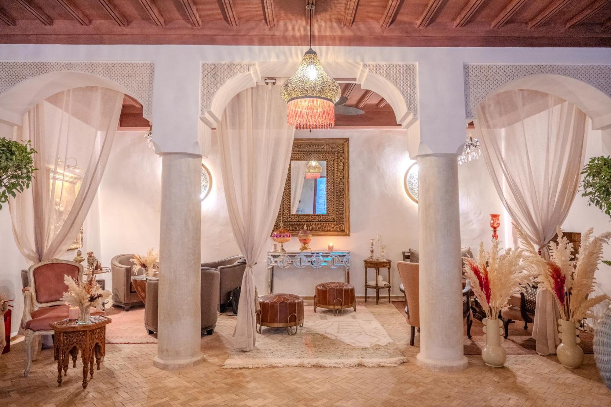Le Singe Rose Bed & Breakfast Marrakesh Bagian luar foto
