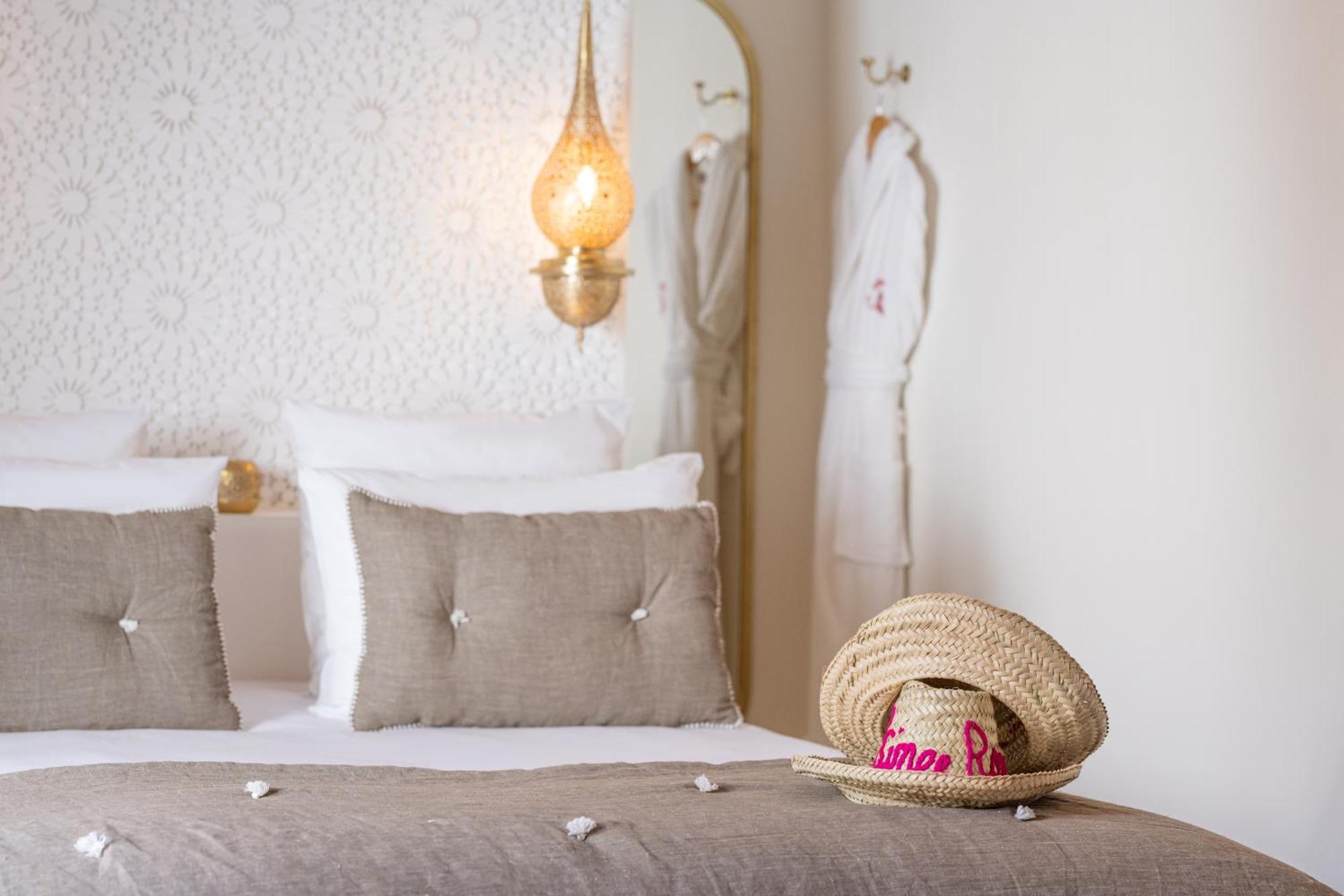 Le Singe Rose Bed & Breakfast Marrakesh Bagian luar foto