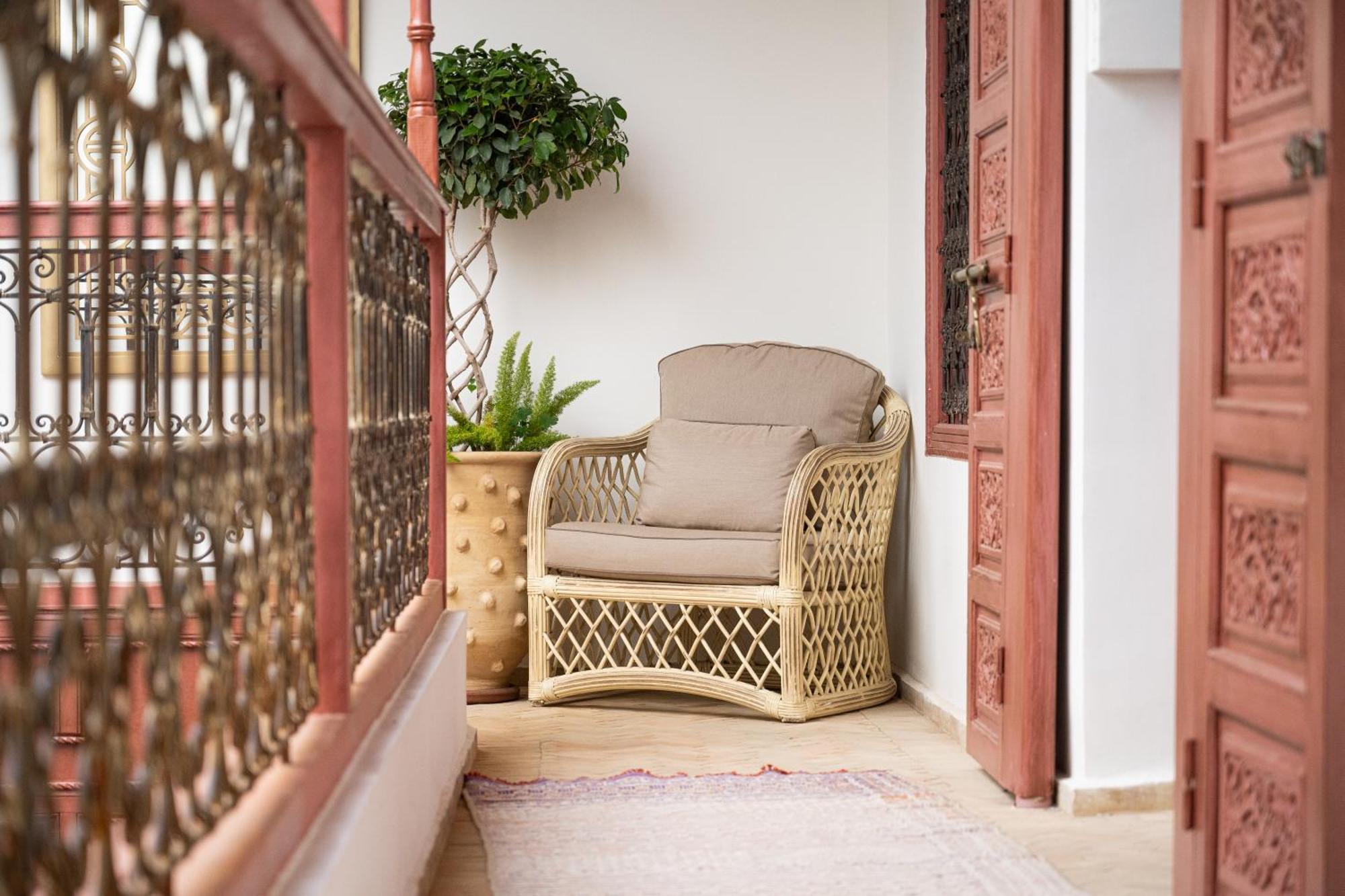 Le Singe Rose Bed & Breakfast Marrakesh Bagian luar foto