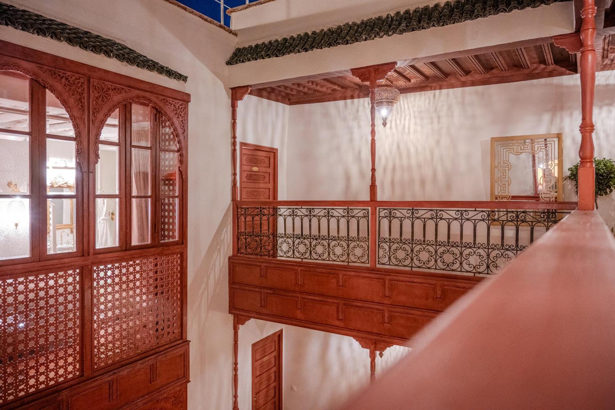 Le Singe Rose Bed & Breakfast Marrakesh Bagian luar foto