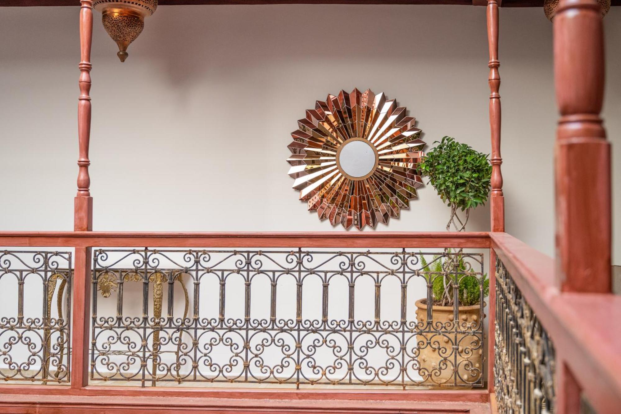 Le Singe Rose Bed & Breakfast Marrakesh Bagian luar foto